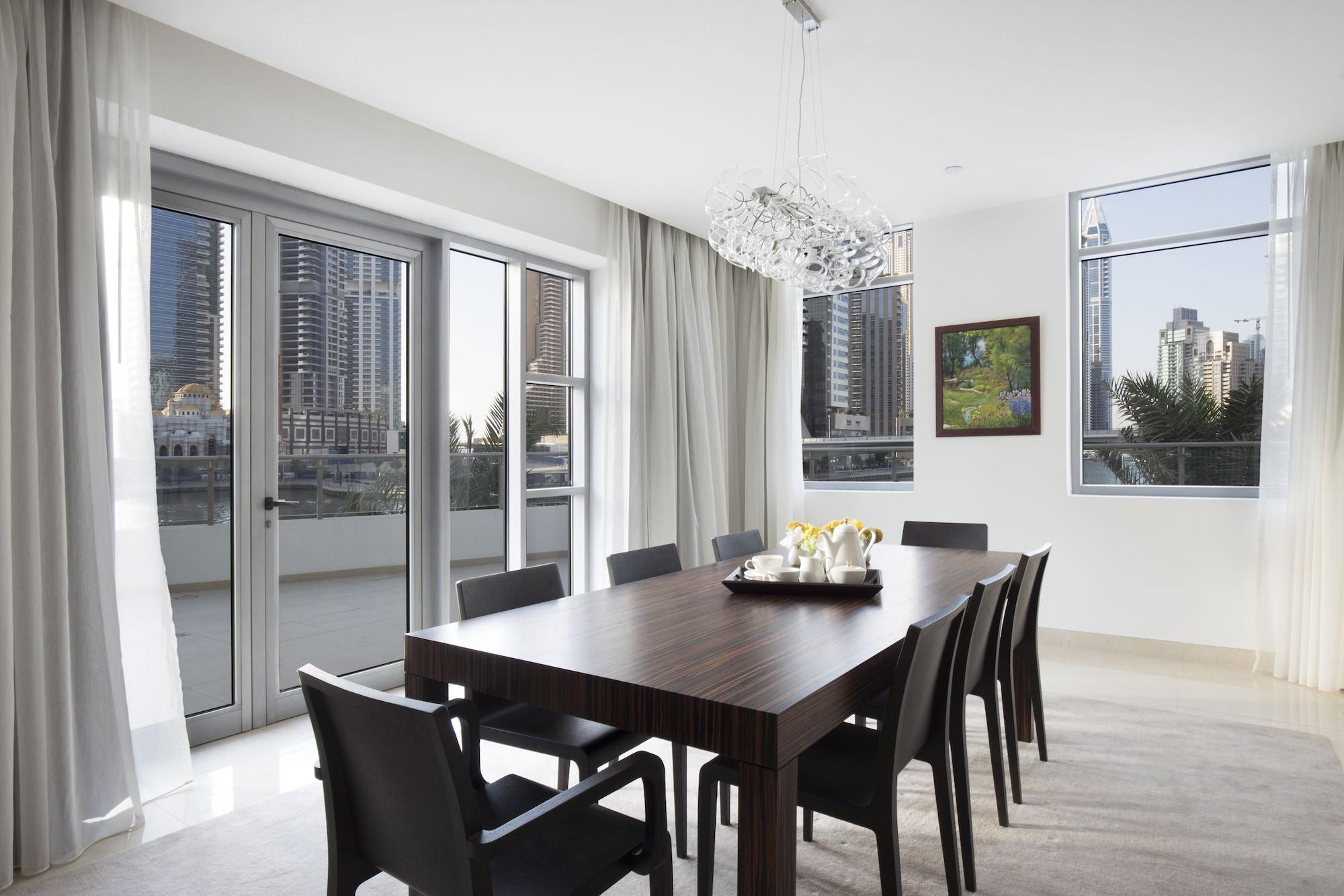 La Verda Suites And Villas Dubai Marina Exterior photo A dining room
